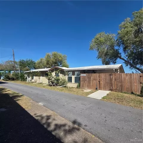 8238 Lago Vista Dr, Edcouch, TX 78538