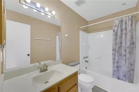 Bath - 3000 Ashley Pl, Pharr, TX 78577 photo 1 of 2
