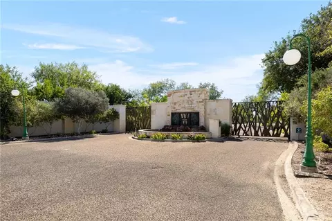 1514 Woods St, Mission, TX 78572