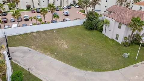 102 E Villa Doce Dr E, South Padre Island, TX 78597