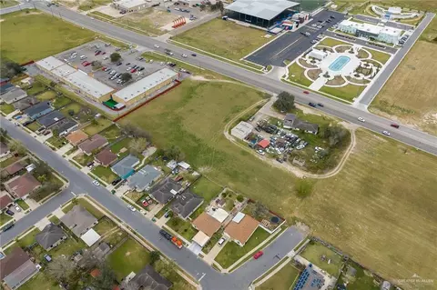 1002 E Nolana Loop E, Pharr, TX 78577 photo 4