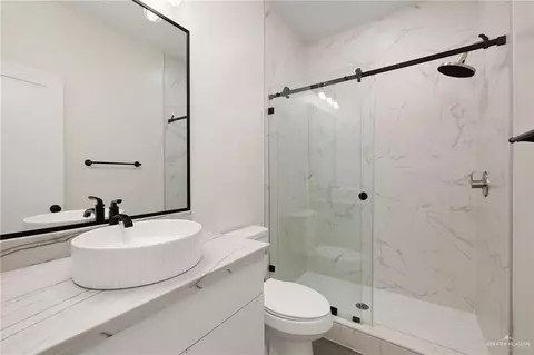 Bath - 2800 Stablewood, Mission, TX 78572 photo 3 of 4