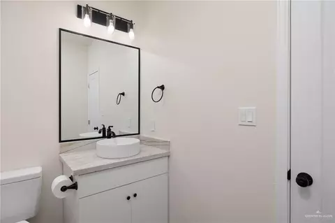 Bath - 2800 Stablewood, Mission, TX 78572 photo 4 of 4