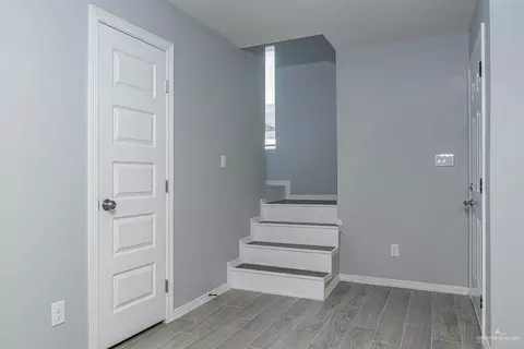 Entry Way - 627 E Danielle Ave, Pharr, TX 78577 photo 1 of 2