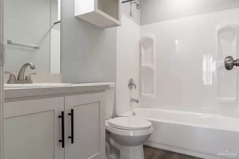 Bath - 627 E Danielle Ave, Pharr, TX 78577 photo 1 of 2