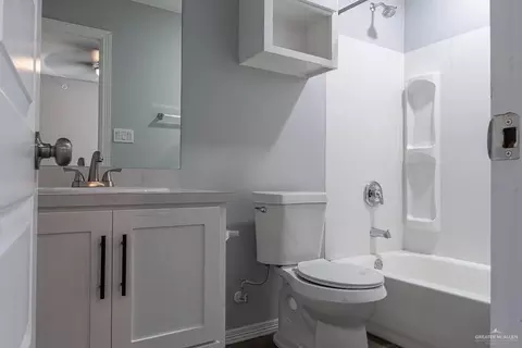 Bath - 627 E Danielle Ave, Pharr, TX 78577 photo 2 of 2