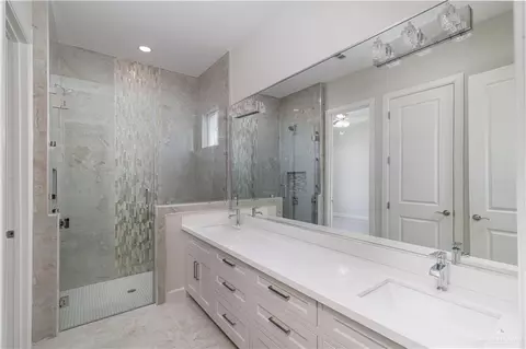 Bath - 1574 Lion Lake Dr, Progreso Lakes, TX 78596 photo 3 of 4