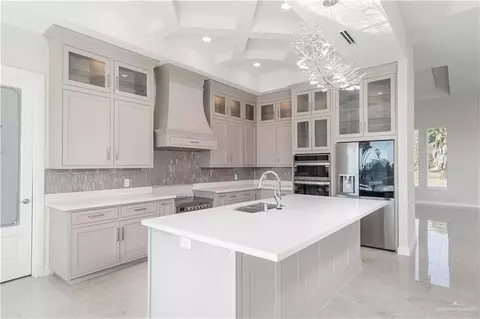 Kitchen - 1574 Lion Lake Dr, Progreso Lakes, TX 78596 photo 2 of 3