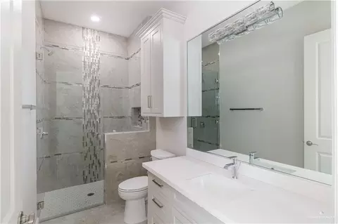 Bath - 1574 Lion Lake Dr, Progreso Lakes, TX 78596 photo 4 of 4