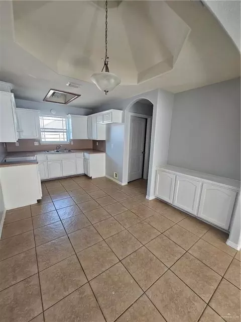 705 Emerald Dr, Pharr, TX 78577 photo 4