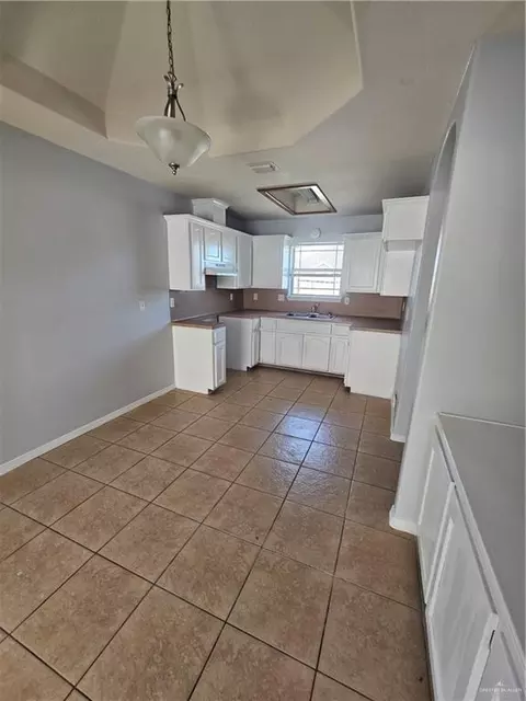 705 Emerald Dr, Pharr, TX 78577 photo 3