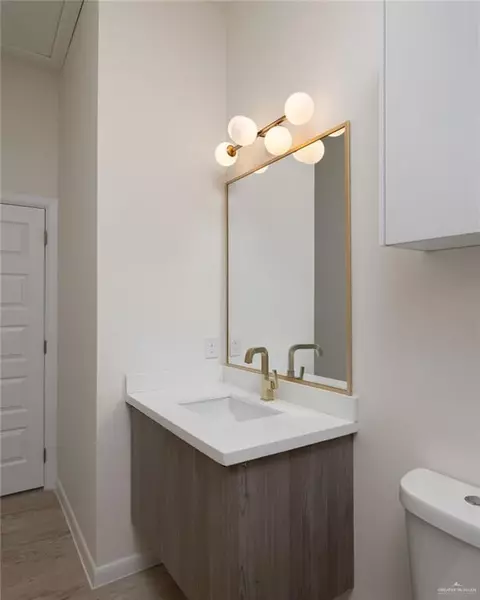 Bath - 1500 Samara Ave #3, Pharr, TX 78577 photo 3 of 3