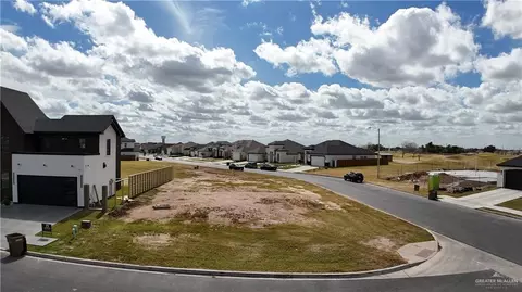 2700 E Versace Dr, Edinburg, TX 78542