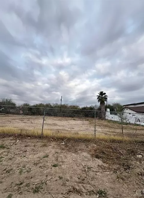 6824 11th St, Rio Grande City, TX 78583