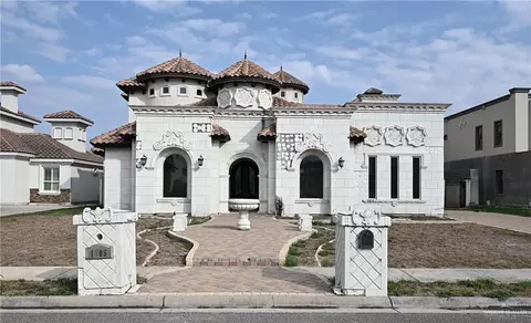 1105 Travis St, Mission, TX 78572
