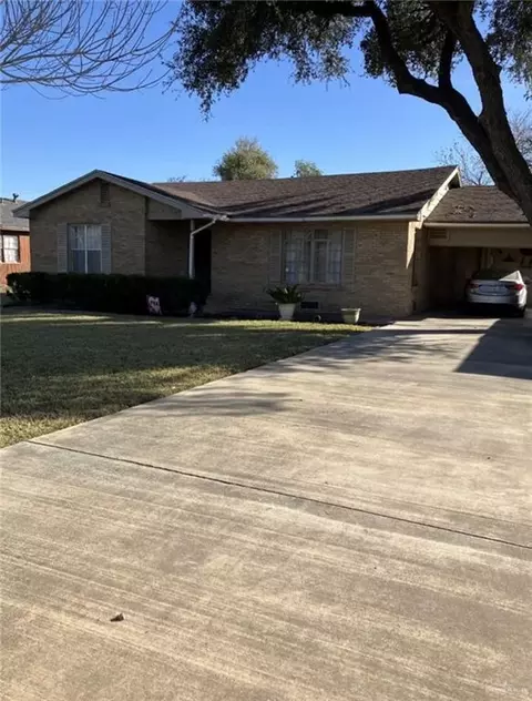916 Country Club Dr, Mission, TX 78572