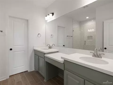 Bath - 8314 N 34th Ln, Mcallen, TX 78504 photo 1 of 2