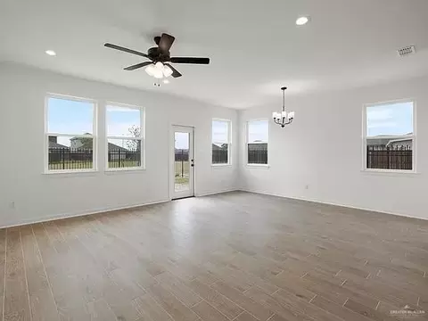 Living - 8314 N 34th Ln, Mcallen, TX 78504 photo 2 of 2
