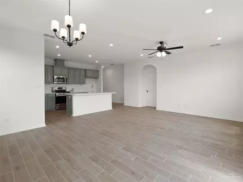 Living - 8314 N 34th Ln, Mcallen, TX 78504 photo 1 of 2