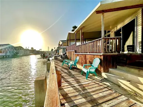 495 W Clam Cir, Port Isabel, TX 78578