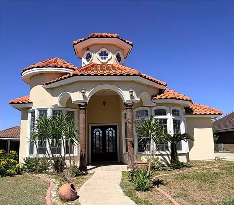 2613 N Woods Dr N, Edinburg, TX 78542