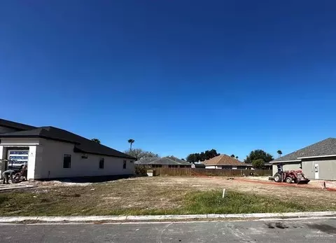 802 La Laguna Rd, Mission, TX 78572