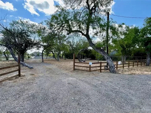 844 Lion Lake Dr, Progreso Lakes, TX 78596