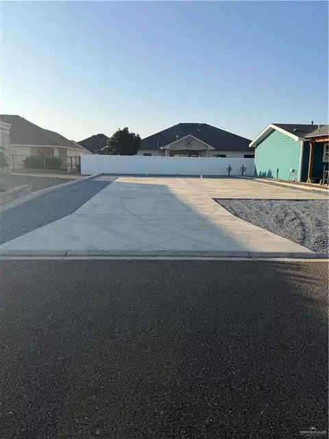 2106 E Bogey Dr, Mission, TX 78572