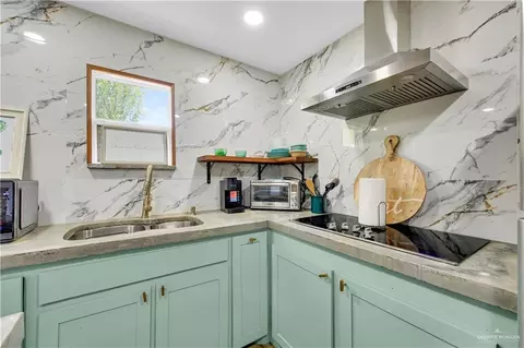 Kitchen - 600 E Bell Ave, Pharr, TX 78577 photo 3 of 4