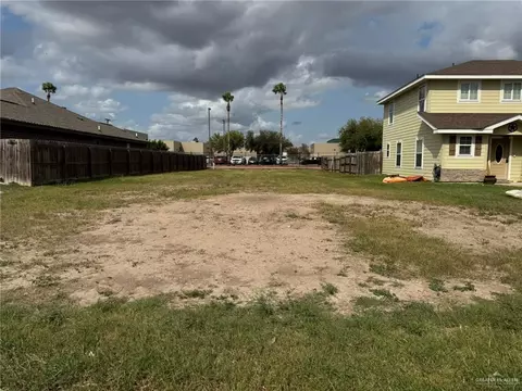 925 6th St, Mercedes, TX 78570