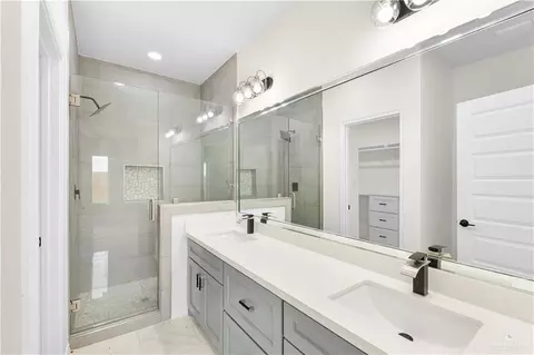 Bath - 329 N Leon, Elsa, TX 78543 photo 1 of 3