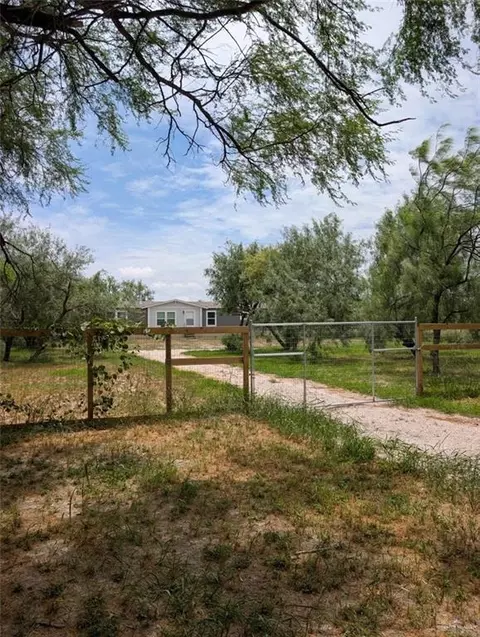 905 W Doffing Rd W, San Juan, TX 78589