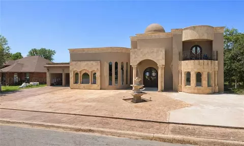 302 S 9th St, Hidalgo, TX 78557