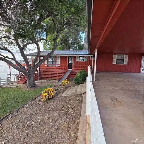 8442 Lago Vista Dr, Edcouch, TX 78538