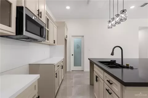 Kitchen - 10209 Espada Dr, Edinburg, TX 78541 photo 3 of 3
