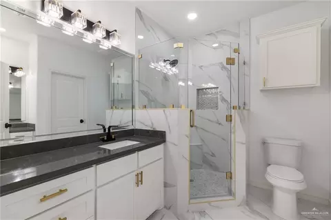 Bath - 10113 Espada Dr, Edinburg, TX 78541 photo 3 of 4