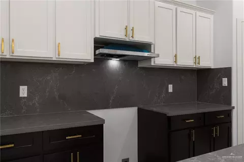 Kitchen - 10113 Espada Dr, Edinburg, TX 78541 photo 2 of 3