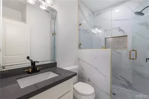 Bath - 10113 Espada Dr, Edinburg, TX 78541 photo 2 of 4