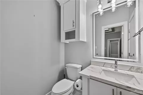 Bath - 906 Bette St, Pharr, TX 78577 photo 2 of 2