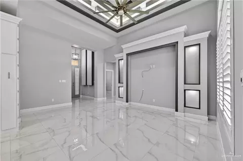 Living - 906 Bette St, Pharr, TX 78577 photo 2 of 4