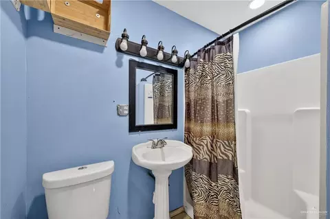 Bath - 2424 E Fm 2812, Edinburg, TX 78542 photo 3 of 4