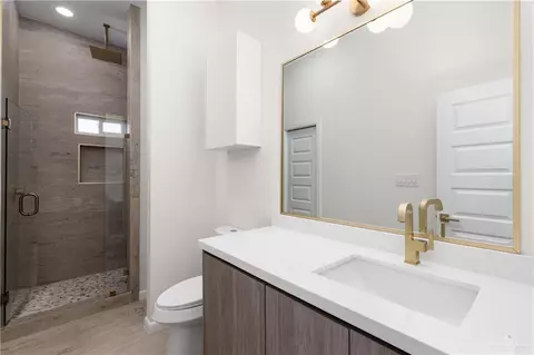 Bath - 1502 Samara Ave #2C, Pharr, TX 78577 photo 1 of 2