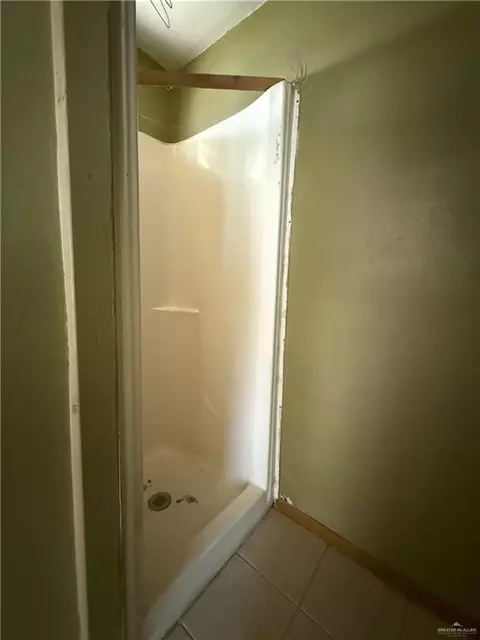 Bath - 353 E Dicker Dr, Pharr, TX 78577 photo 3 of 4