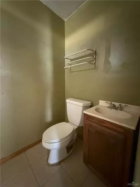 Bath - 353 E Dicker Dr, Pharr, TX 78577 photo 4 of 4