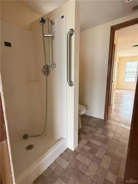 Bath - 353 E Dicker Dr, Pharr, TX 78577 photo 1 of 4