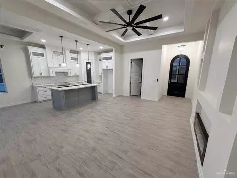 10125 Espada Dr, Edinburg, TX 78541 photo 2
