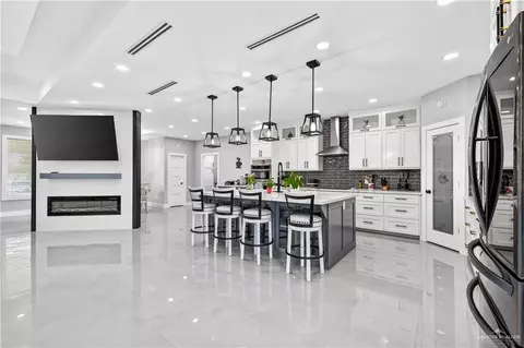 Kitchen - 463 Eldora Rd, Donna, TX 78537 photo 3 of 5