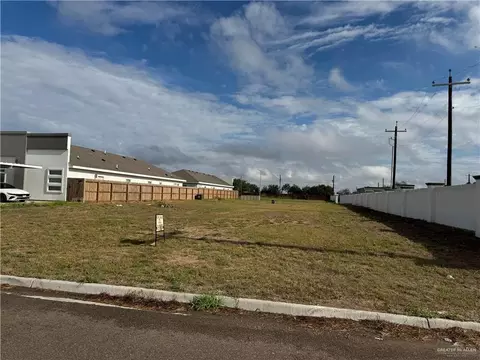 111 W Campeche St, Alton, TX 78542