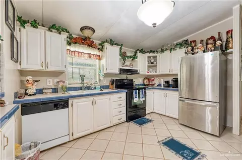 Kitchen - 220 Delmita Rd, Delmita, TX 78536 photo 1 of 1
