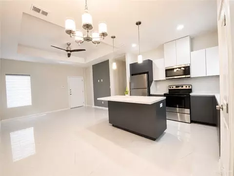 Kitchen - 1428 E Iris Ave, Mcallen, TX 78504 photo 2 of 3